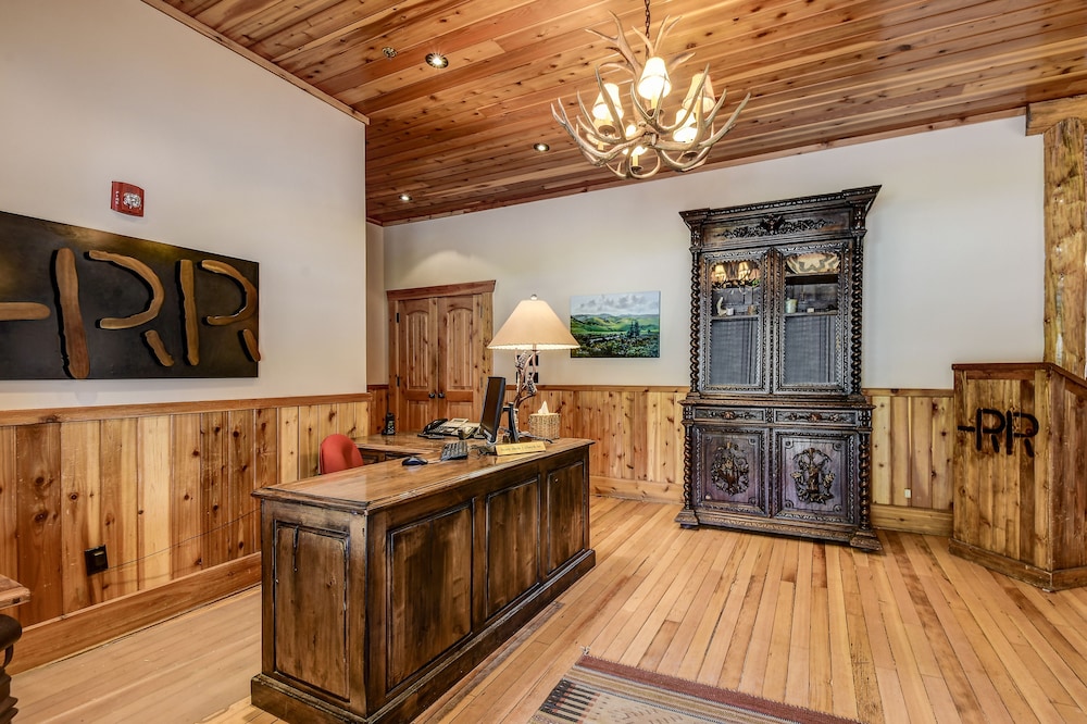 Rainbow Ranch Lodge - photo 2