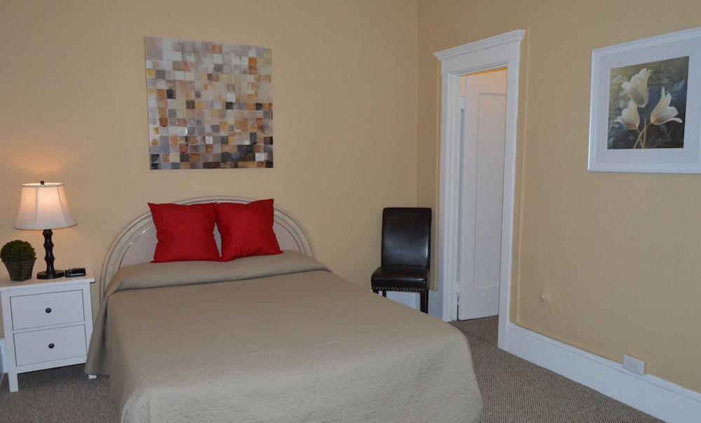 SF Plaza Hotel - photo 10