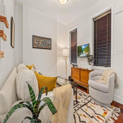 Bright & Modern Home with Patio — 4-Star Luxury Hotel in Philadelphia, United States