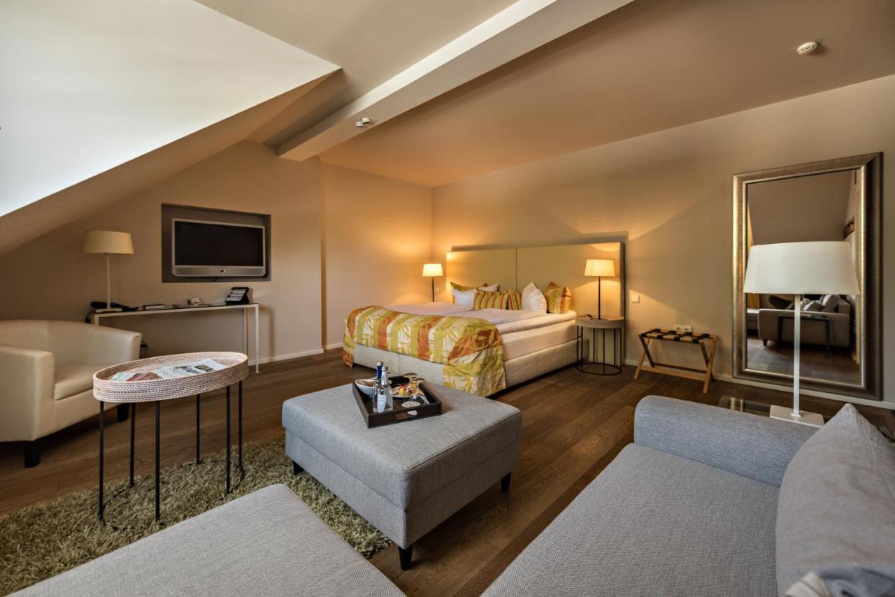 Hotel Zur Linde Dein Self Check In — 4-Star Luxury Hotel in Michendorf, Germany