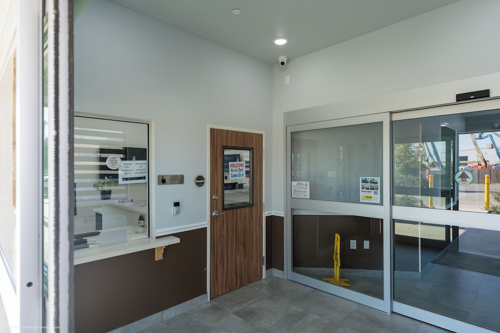 Texas Bungalows Hotel & Hotel Que at i35 Austin Pflugerville - photo 2