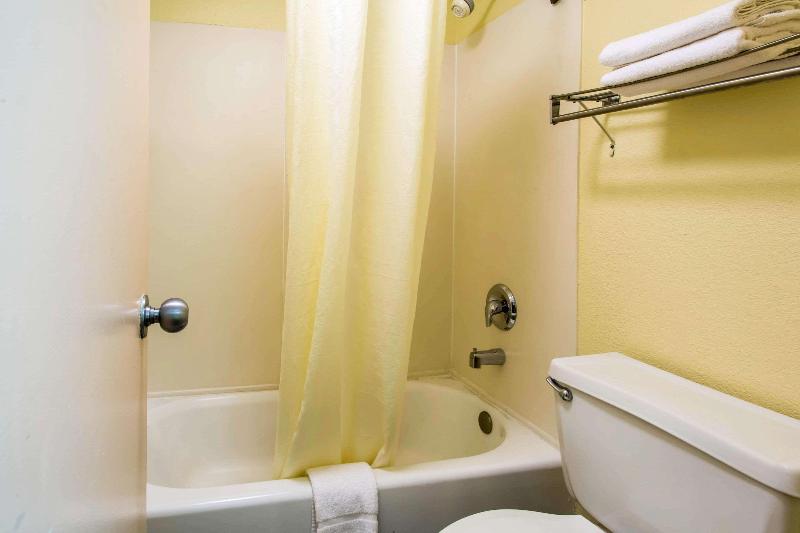 SureStay by Best Western Jacksonville Airport - photo 10