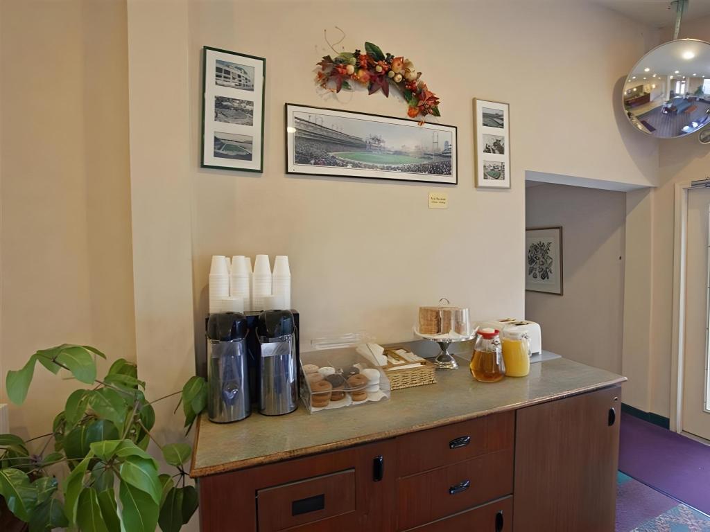 Americas Best Value Inn Lansing - photo 17