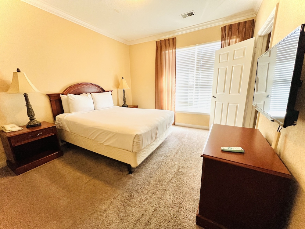 1361tt Unit 7401 Tuscana Resort 3 Bedroom Condo by RedAwning - photo 2