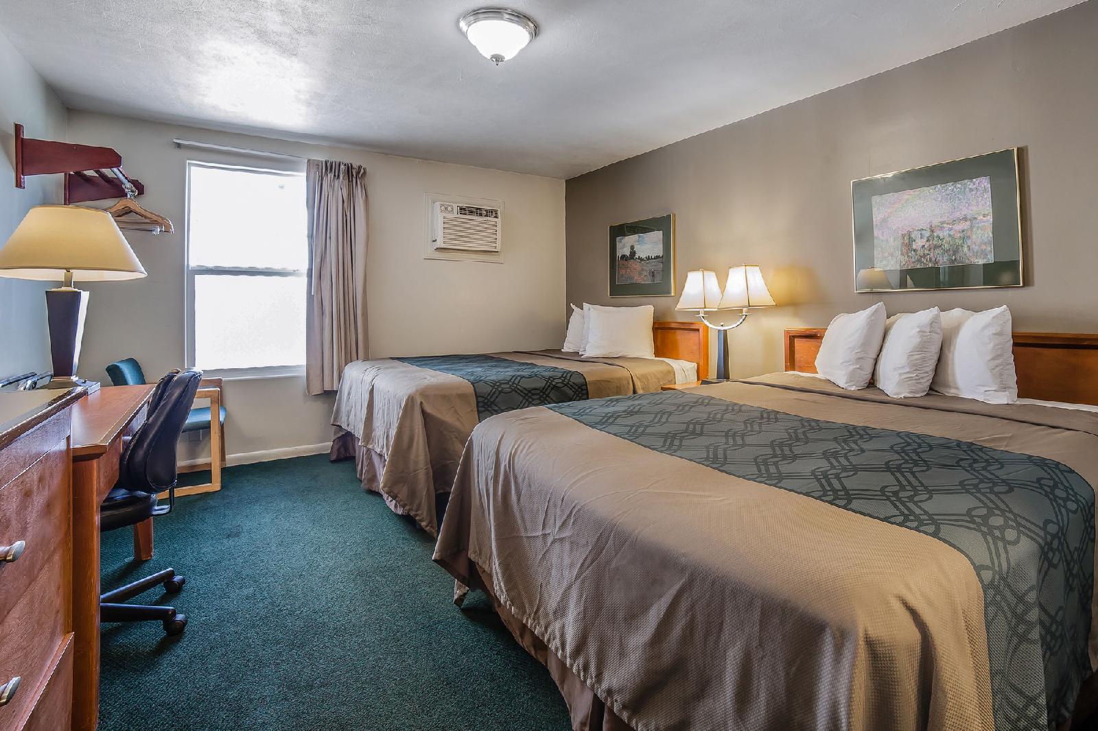 Econo Lodge Downtown - photo 15