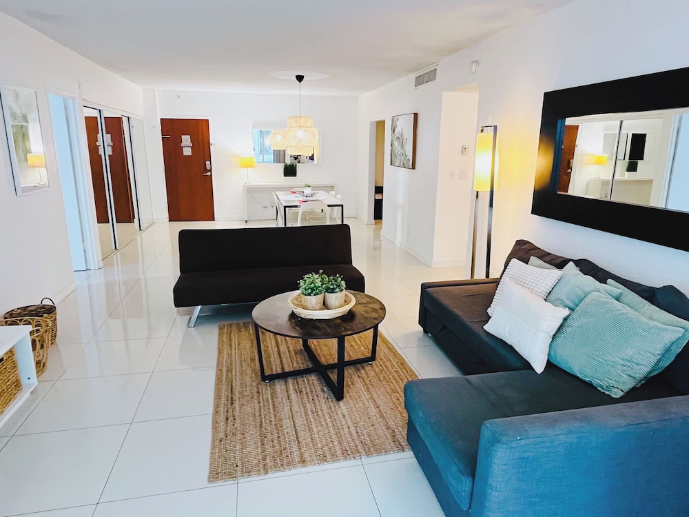 The Tides on Hollywood - photo 68