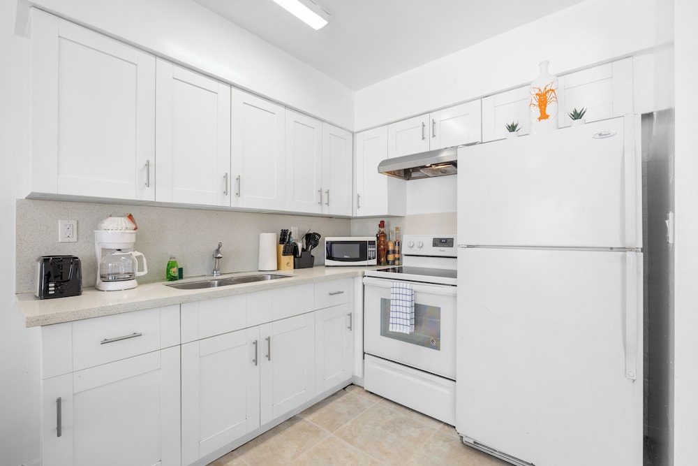 Sunset Inn Hallandale Beach - photo 42