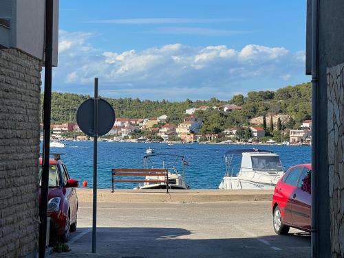 Apartments Mac Hulas By The Sea — 4-Star Luxury Hotel in Tisno, Croatia
