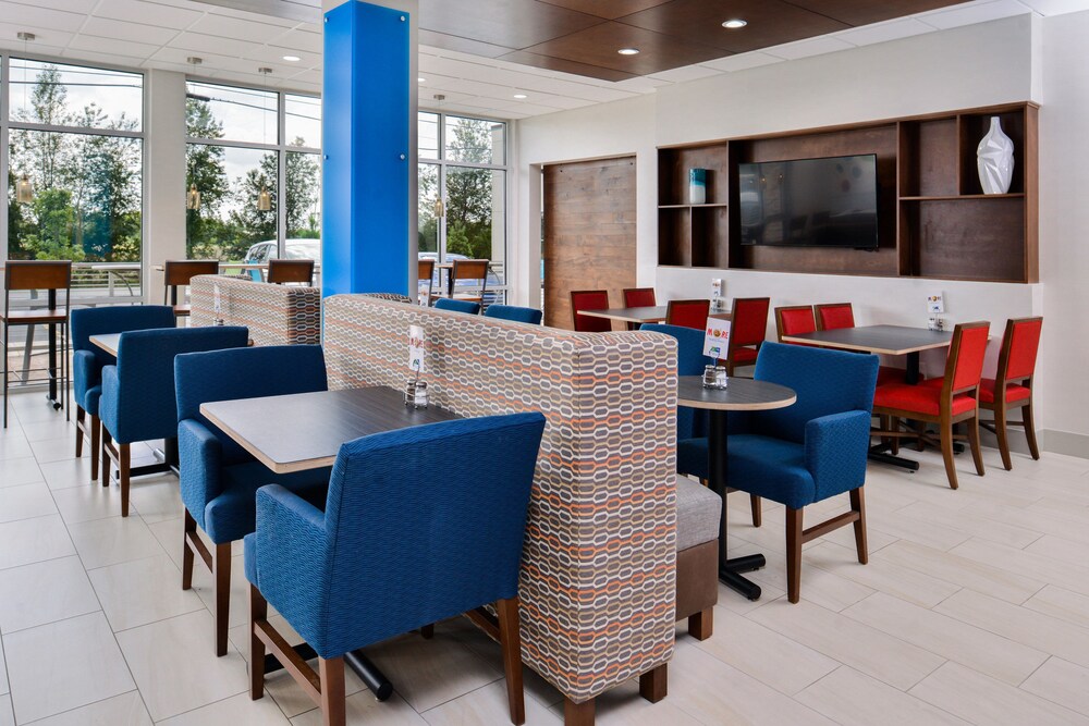 Holiday Inn Express & Suites Siloam Springs by IHG - photo 36