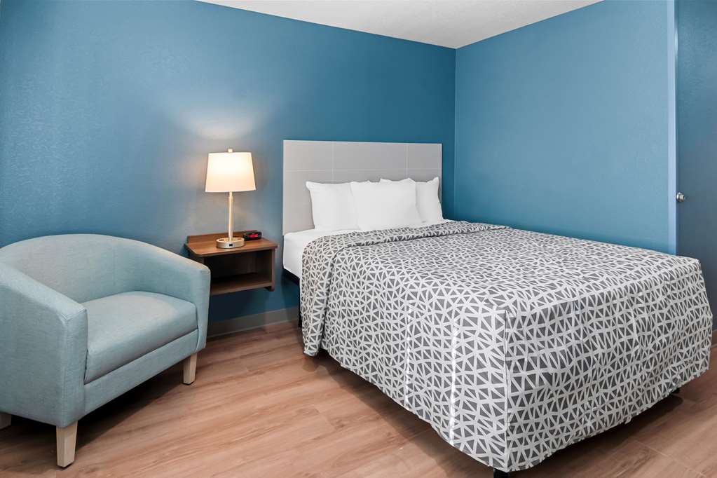 Woodspring Suites Waco South - photo 9