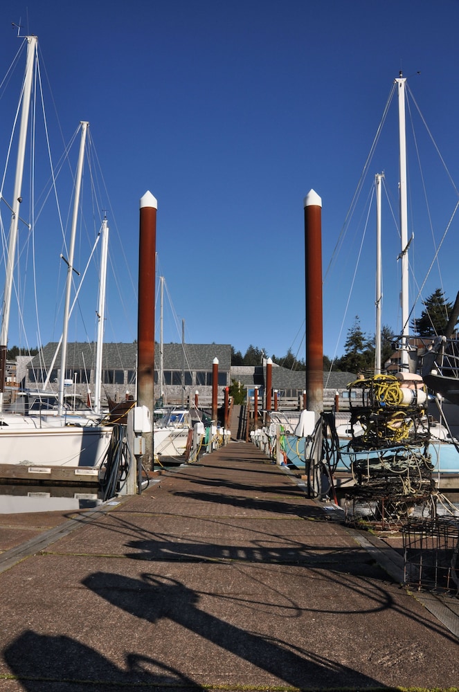 Embarcadero Resort Hotel & Marina - photo 88