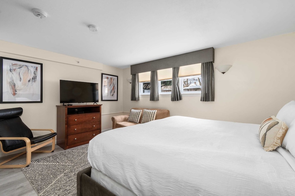 The Beverly - photo 17