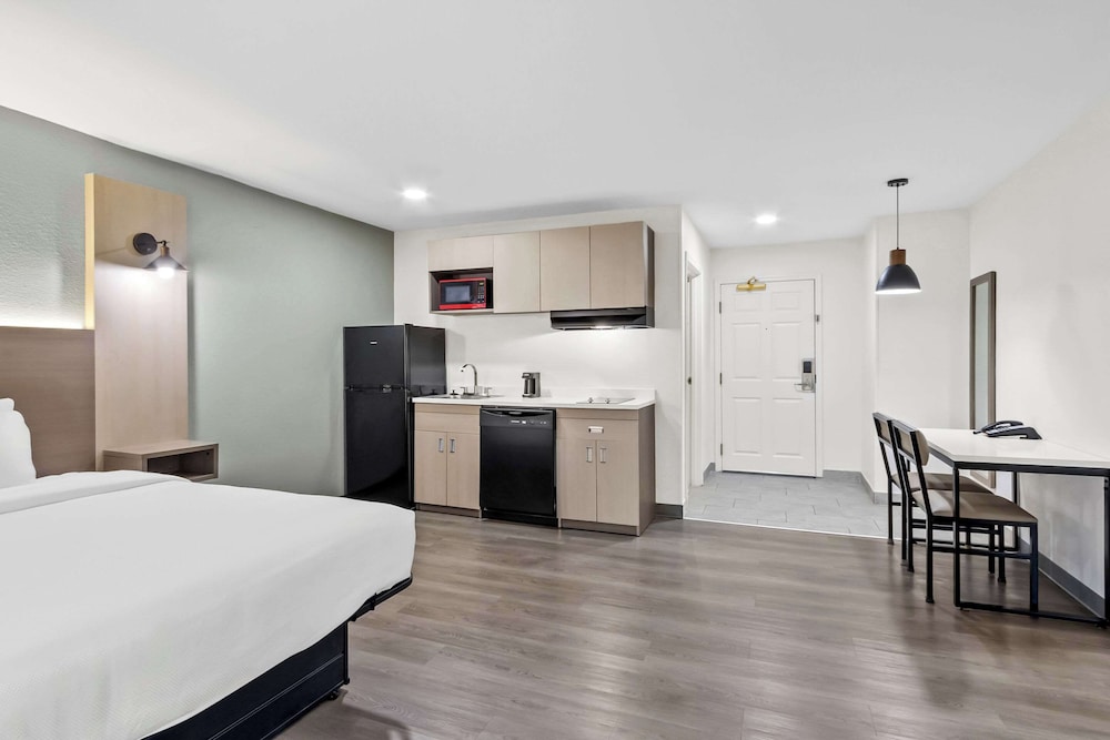 MainStay Suites Columbia Harbison - photo 10