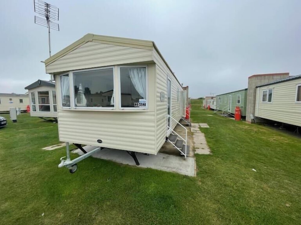 3 bed Caravan in Walton on the Naze — hotel in Walton-On-The-Naze