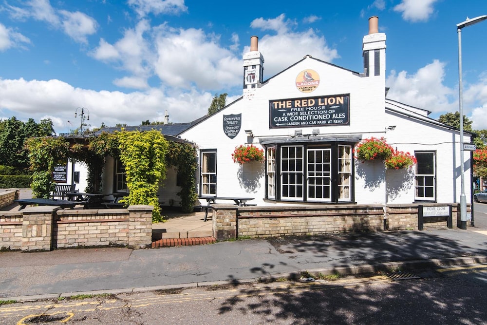 The Red Lion - carbon neutral hotel in Cambridge