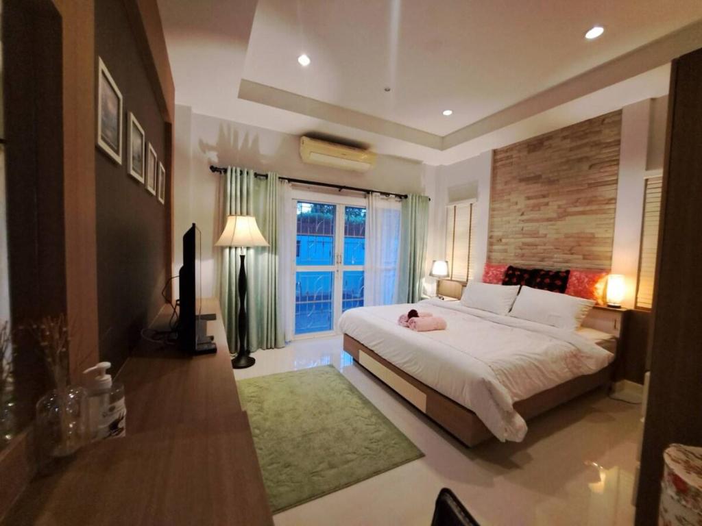 Jacuzzi Pool Villa — 4-Star Luxury Hotel in Bang Lamung, Thailand