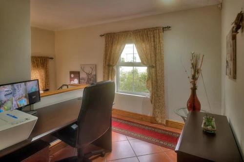Tuscan Villa Felice Near West Coast