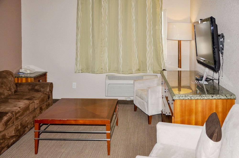 Bison Inn & Suites on University - photo 10