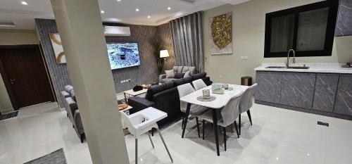 الشقق الفاخرة Modern Apartments of 3 Bedrooms 5 minutes to Haram — 4-Star Luxury Hotel in Medina, Saudi Arabia