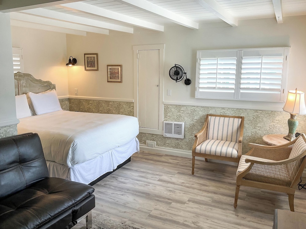 Carmel Green Lantern Inn - photo 37