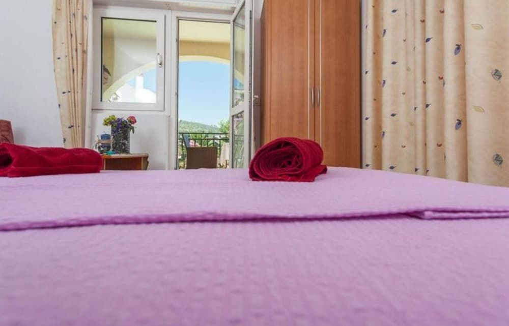 Lavish Double Bed Room With Balcony and Sea View in Okrug Gornji, Croatia