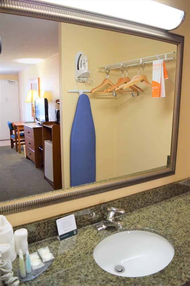 Quality Inn Kennedy Space Center - photo 8