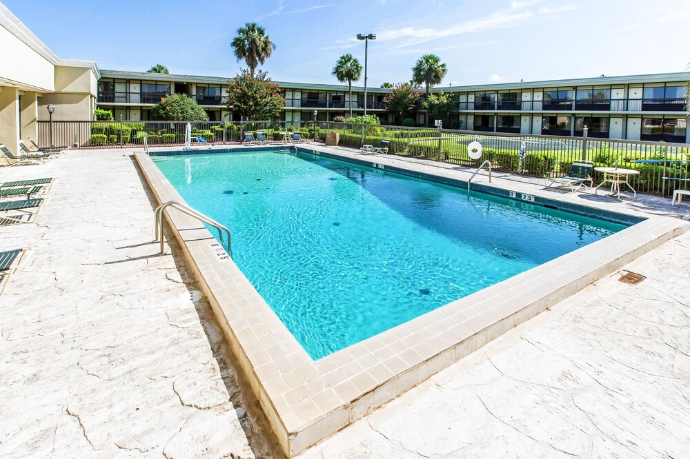 Quality Inn & Suites Waycross - photo 21