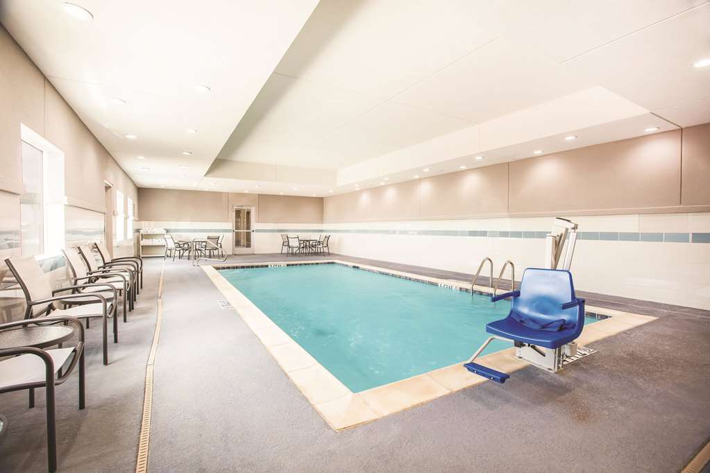 La Quinta Inn & Suites by Wyndham Dallas Plano The Colony - photo 6