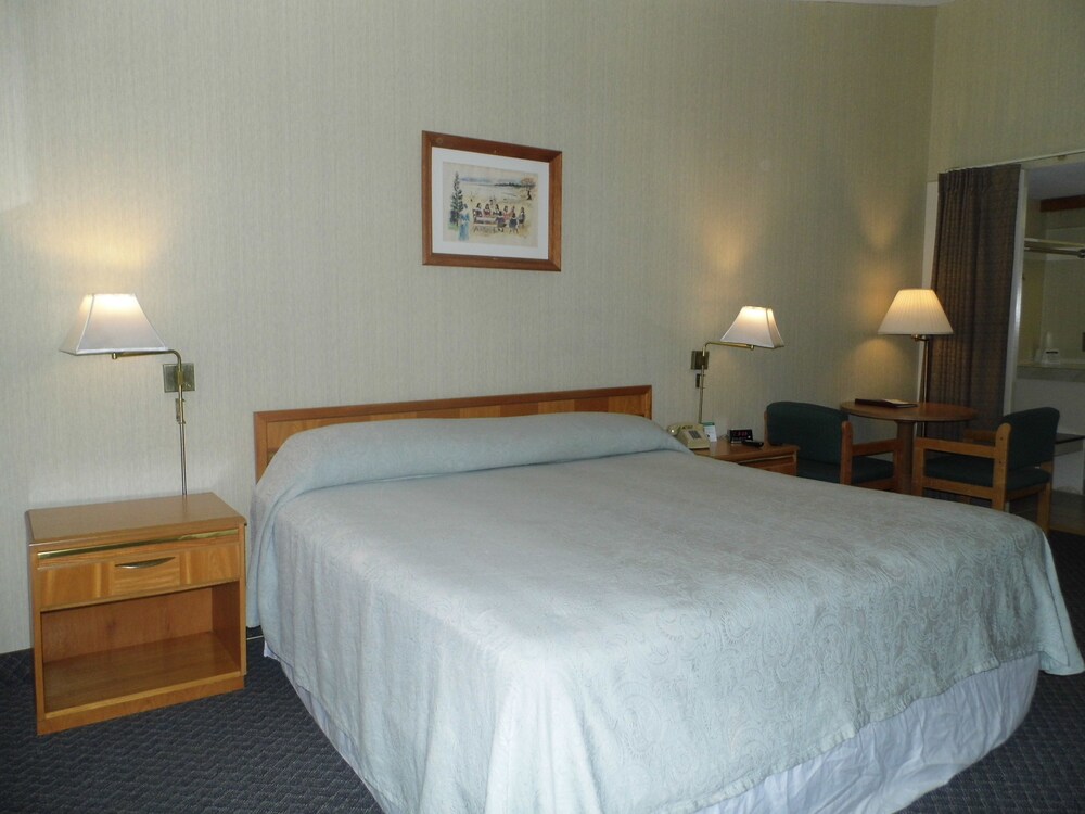 Bradford Inn & Suites - photo 12
