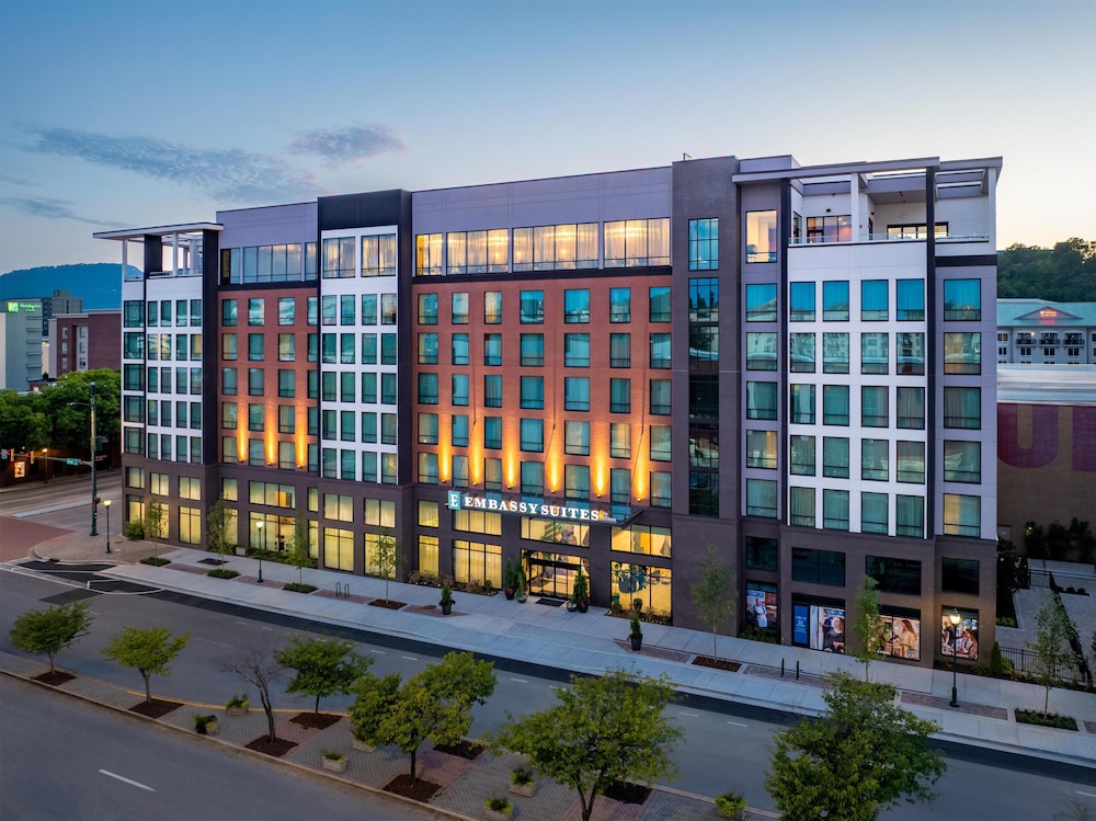 Embassy Suites By Hilton Chattanooga Downtown — Chattanooga