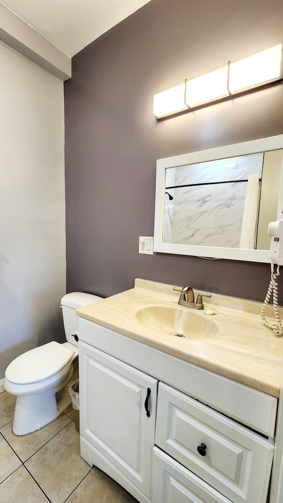 Santa Paula Inn - photo 32