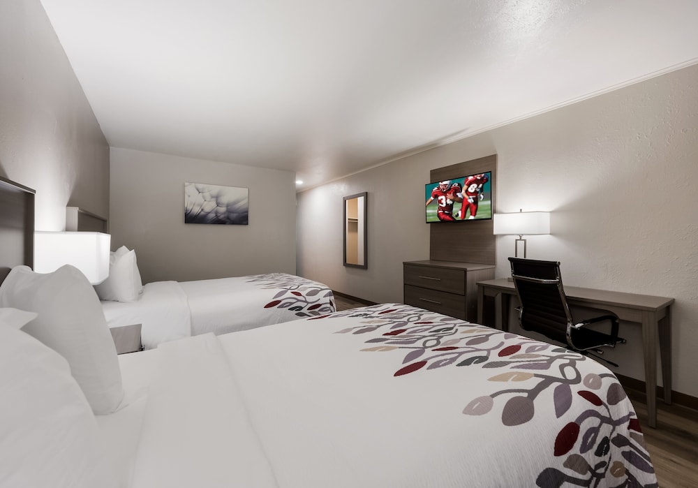 Red Roof Inn Madisonville - photo 13