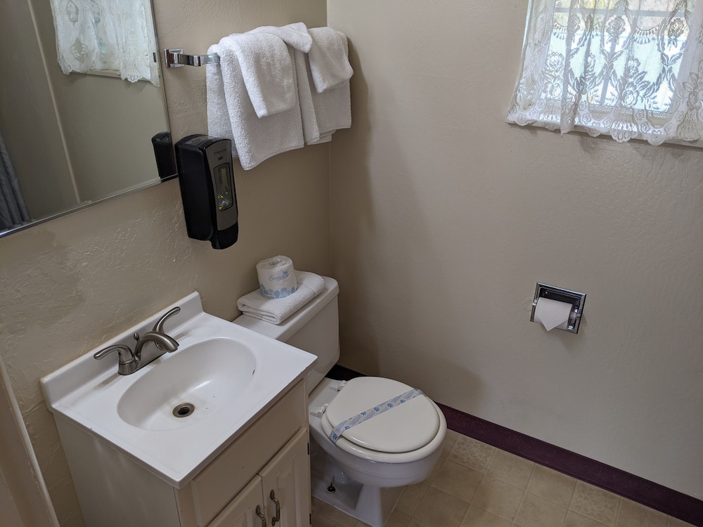 Hi Lo Motel Cafe and RV Park - photo 31
