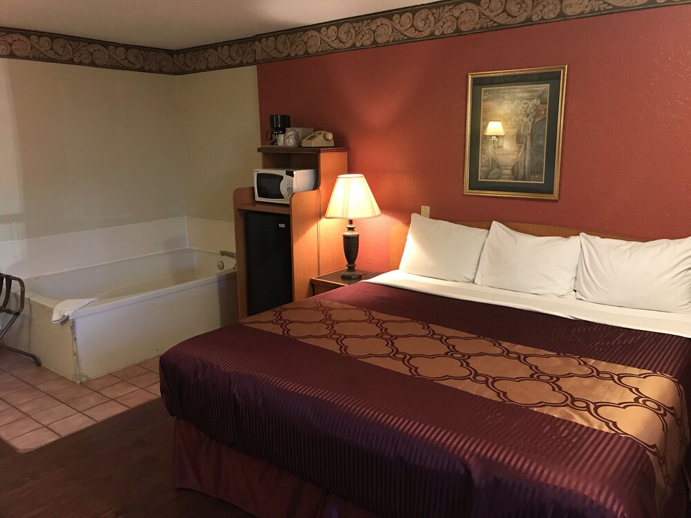 Bear Mount Inn & Suites - photo 36