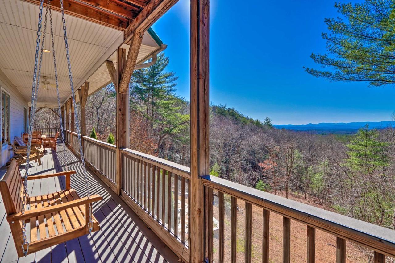 Expansive Murphy Retreat with Mountain Views — hotel in Murphy