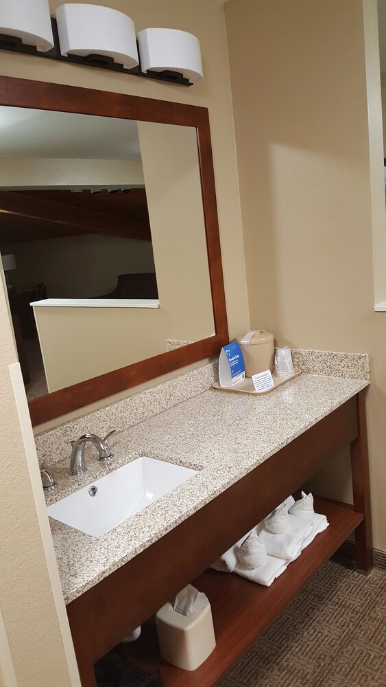 Comfort Inn & Suites Near University of Wyoming - photo 28