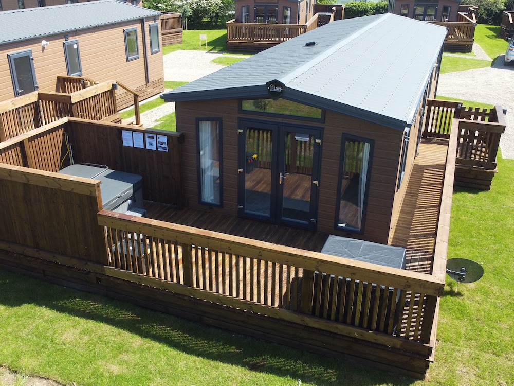 Honeysuckle Lodge — 4-Star Luxury Hotel in Saltburn-By-The-Sea, United Kingdom