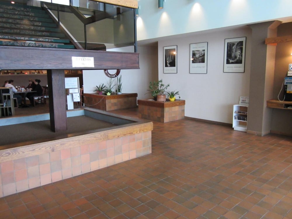 Highliner Hotel & Conference Centre — Prince Rupert — photo 2