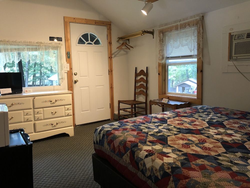 The Lake George Bear's Den - photo 10
