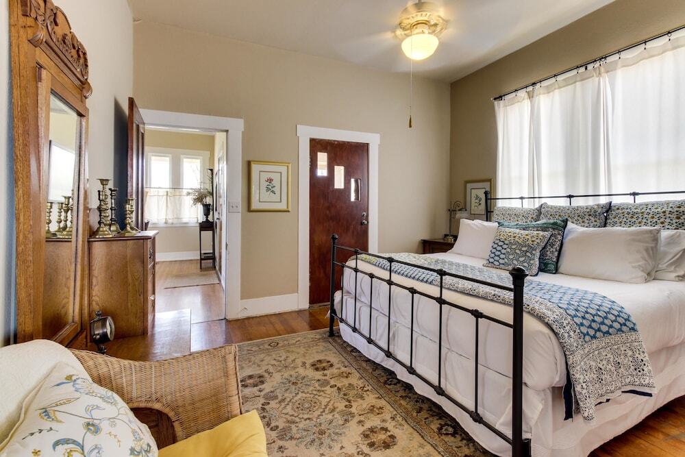 Travis Street - last minute hotel in Fredericksburg