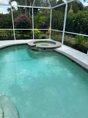 Florida house 4br 2bt with private pool oasis — 4-Star Luxury Hotel in Naples, United States