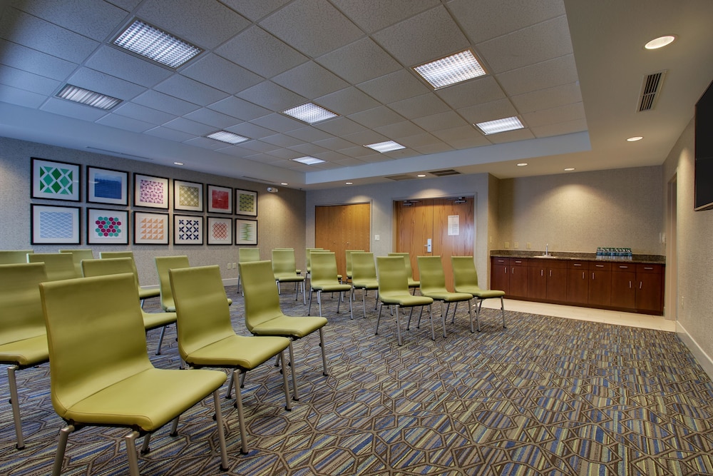 Holiday Inn Express & Suites Morris by IHG - photo 60