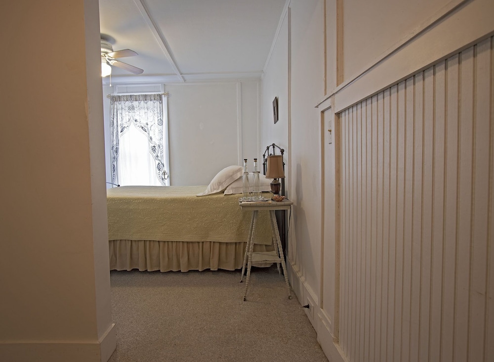 The Woodbine Inn - photo 21