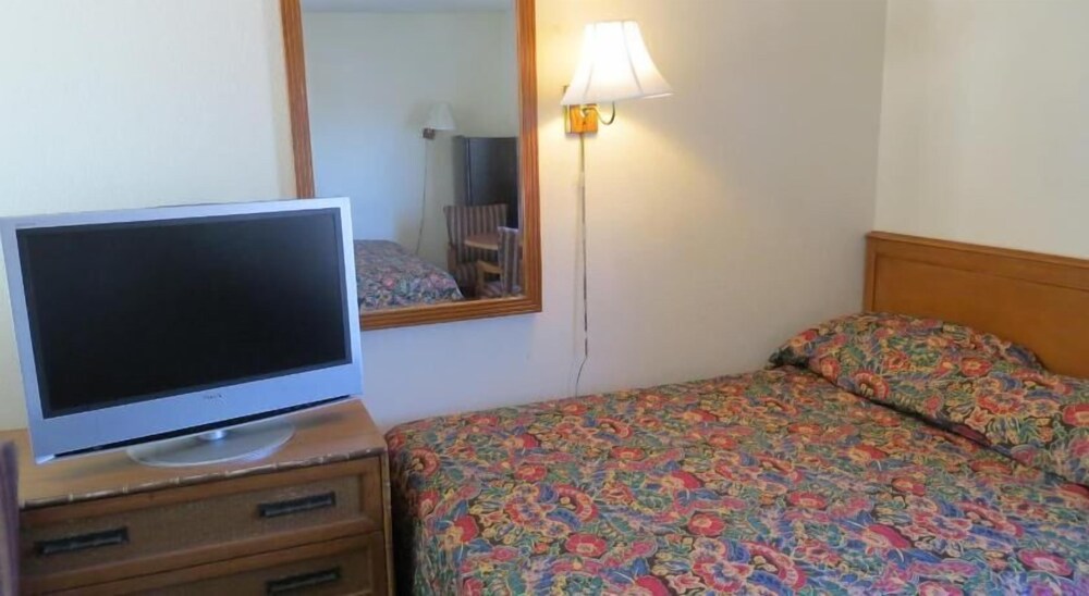 Bristol Motel - photo 9