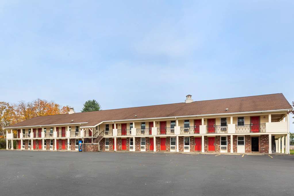 Econo Lodge Sturbridge Route 20 - photo 9