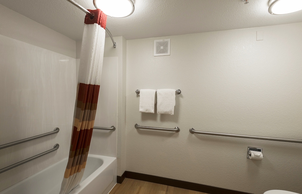 Red Roof Inn Dayton North Airport - photo 16