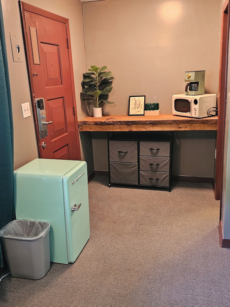 The Springs Motel - photo 17