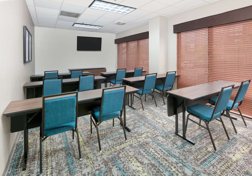 Hampton Inn & Suites Legacy Park Frisco - photo 55