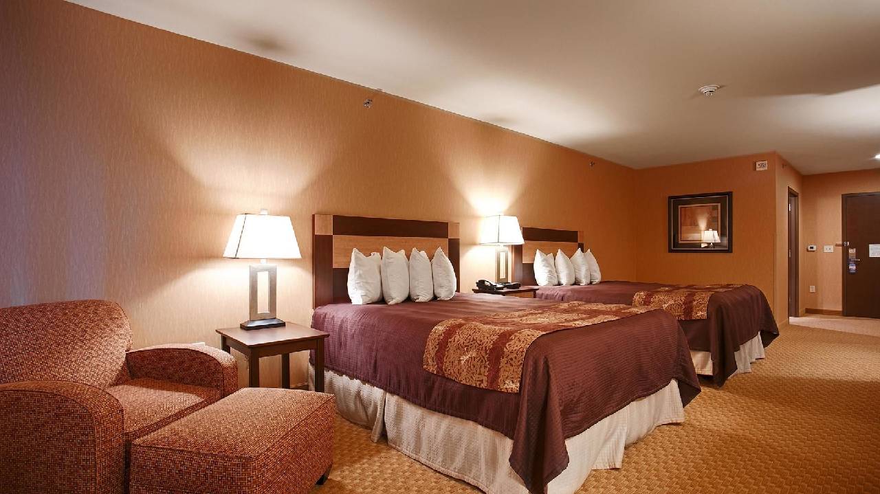 Crandon Inn and Suites - photo 23