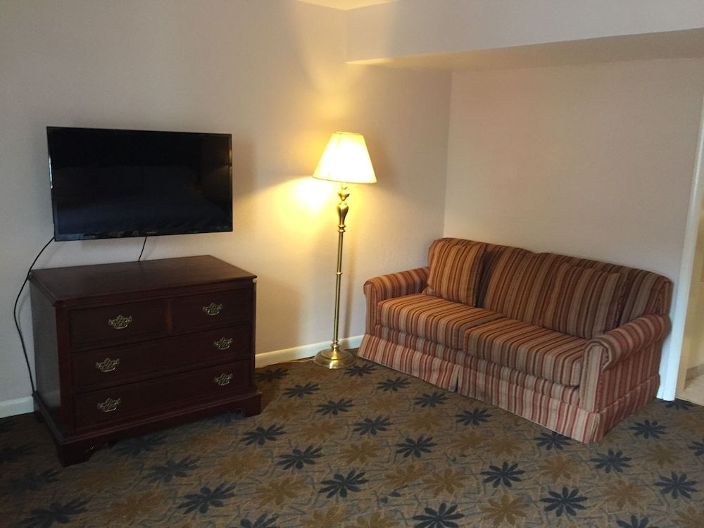 Travelodge by Wyndham Lynchburg - photo 20